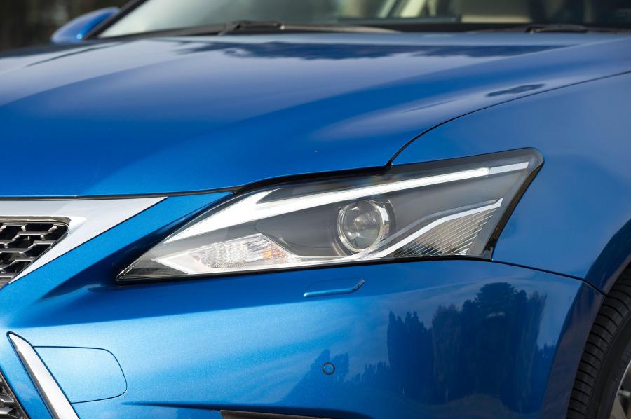 Детали экстерьера Lexus CT200h 2017 года  (UK) (фото 4 из 38)